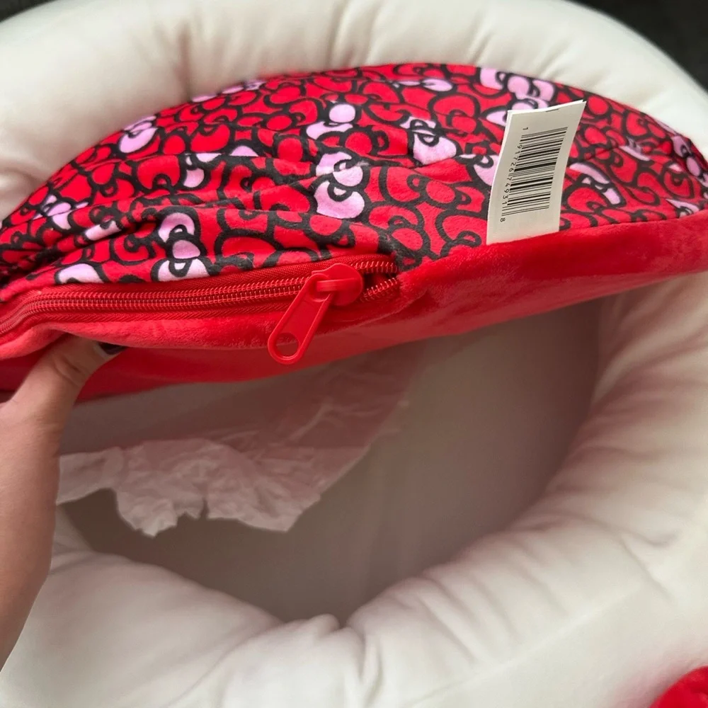 NWT Hello Kitty Pet Bed Large